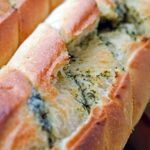 Kräuterbutter-Baguette