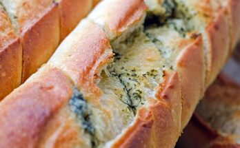 Kräuterbutter-Baguette