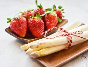 Spargel und Erdbeeren