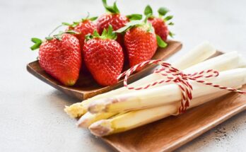 Spargel und Erdbeeren