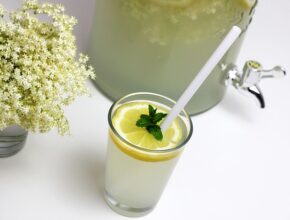 Holunderblütensirup