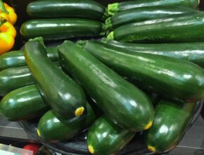 Gefüllte Zucchini